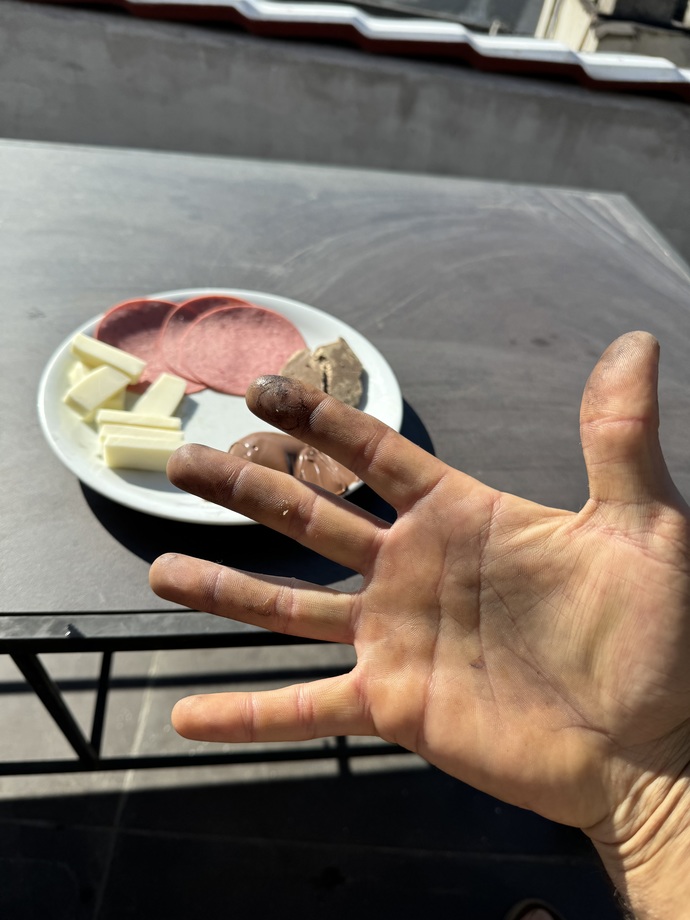 Sevgilimin ağzına bu parmaklarla kaşar peyniri tutup uzattım terketti beni. Ne yapsam döner sizce?