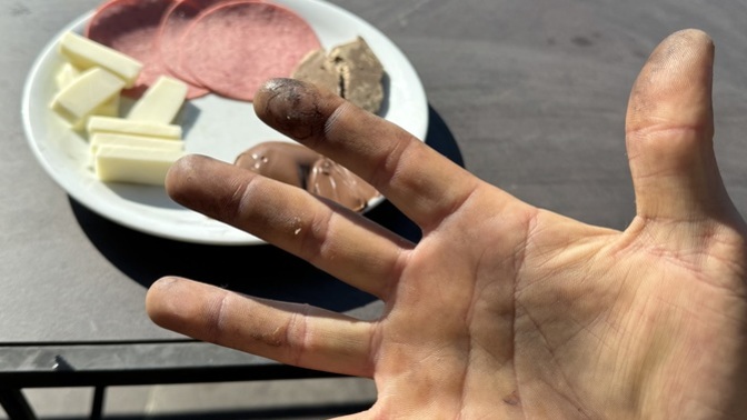 Sevgilimin ağzına bu parmaklarla kaşar peyniri tutup uzattım terketti beni. Ne yapsam döner sizce?