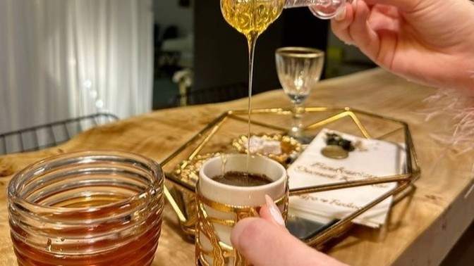 Müstakbel eşim beyin damat kahvesine tuz yerine "bal" koysam bu beni vazgeçilmez eş 🙄 yapar mı?