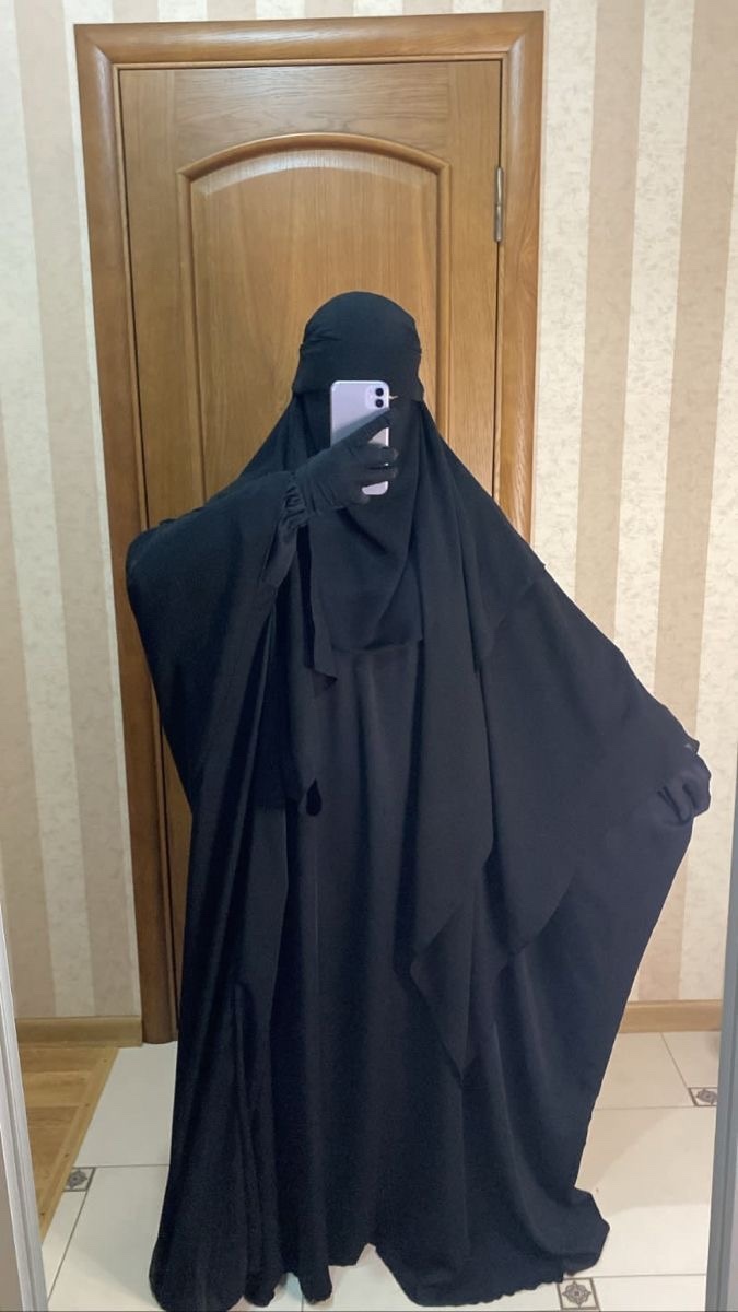 Eşiniz peçeye eldivene girmenizi istese kabul eder miydiniz? Erkekler eşinizi böyle giydirmek ister miydiniz?