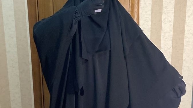 Eşiniz peçeye eldivene girmenizi istese kabul eder miydiniz? Erkekler eşinizi böyle giydirmek ister miydiniz?