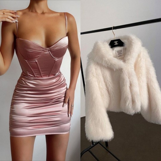Pembe mini elbisenin üstüne kürk ceket giymek fazla mı gösterişli olur sizce?
