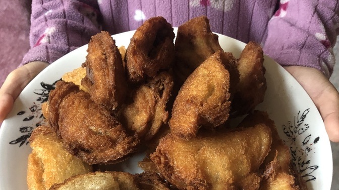 Yeğenim ile tost ekmeğinden çikolatalı kızartma yaptık, yiyen var mı?