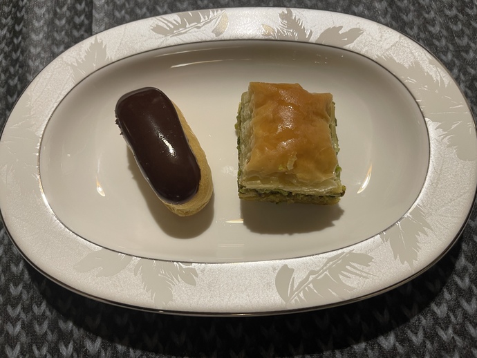 Fıstıklı baklava mı, ekler mi?