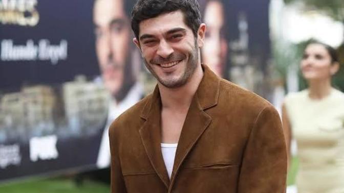 Bu adam sizce yakışıklı mı?