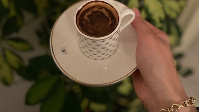 Muhabbetlerin vazgeçilmezi sence çay mı, yoksa kahve mi?