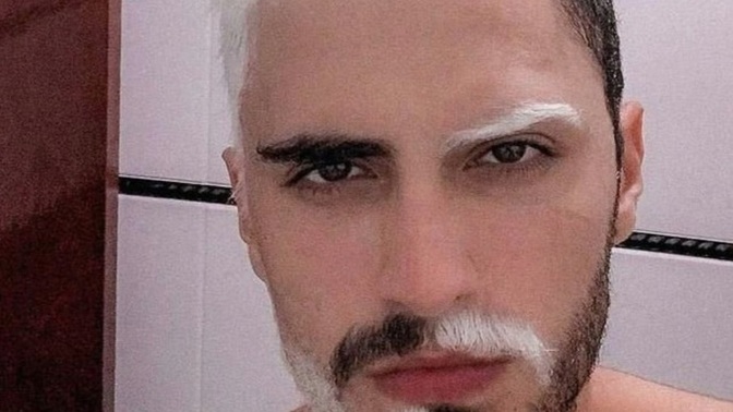 Erkekler saçlarını boyamali mi? Yoksa beyaz saç onlara daha mi yakisiyor?