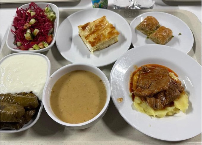 Yemekli düğün mü tercih edersiniz, kuru pasta ikram edilen sade düğün mü?