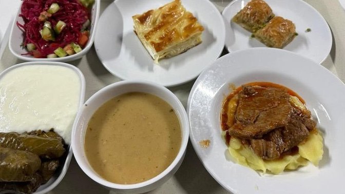 Yemekli düğün mü tercih edersiniz, kuru pasta ikram edilen sade düğün mü?