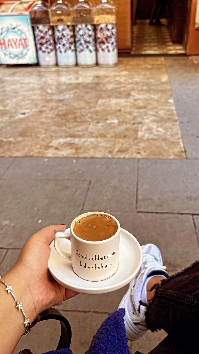 Kahveni kimle içmek isterdin💅🏻🪬?