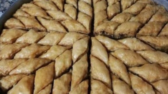 Baklava açabilen ama künefe yapamayan kadından oĺur mu?