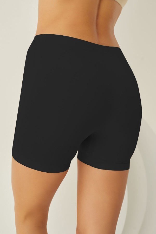 Kızların boxer gibi mini şort giymesi tatlı mı itici mi?