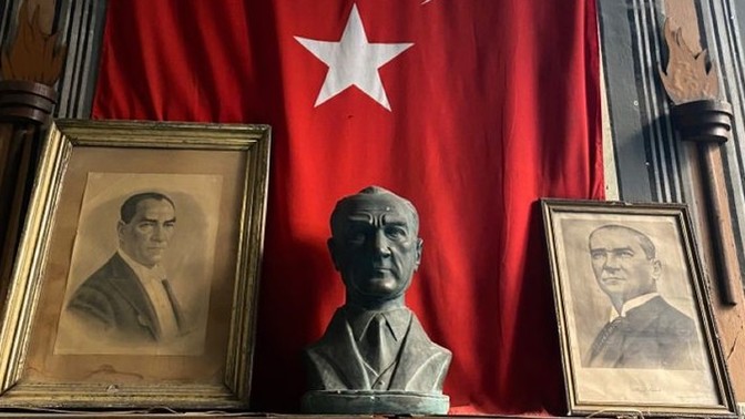 İstiklal Marşı'nı ezbere bilmeyen insanlar hakkında ne düşünürsün?
