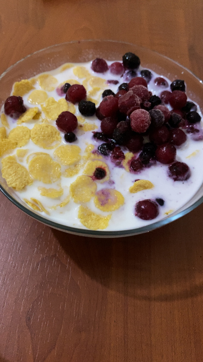 Kahvaltıda mısır gevreği yer misiniz?🥛🫐?