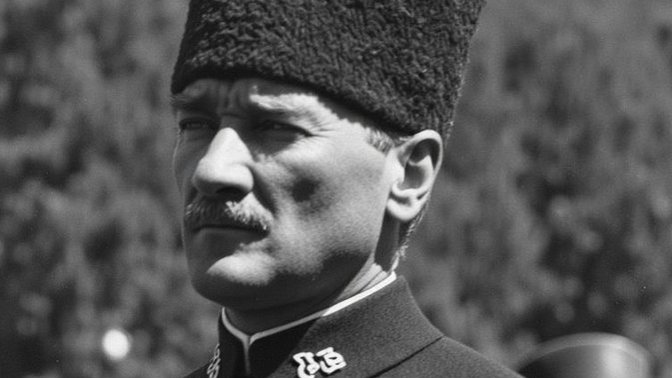 Bu insanlar Atatürk’ten ne istiyor?
