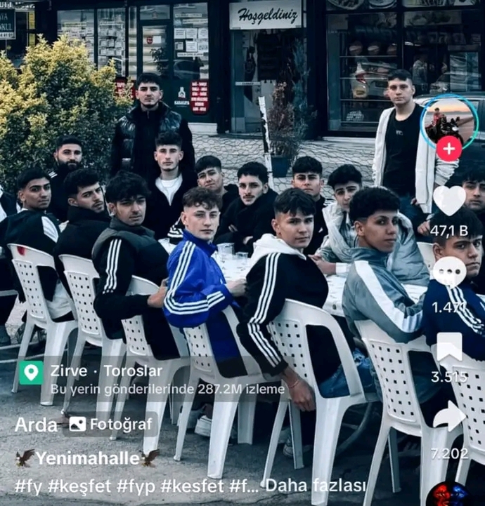Şu erkeklerin tarzı çok iyi değil mi yaa?