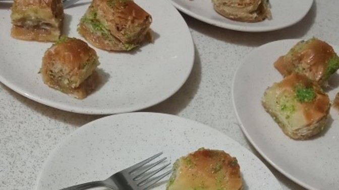 Dubai çikolatası bulamadığım için baklava yiyorum ne yapmalıyım?