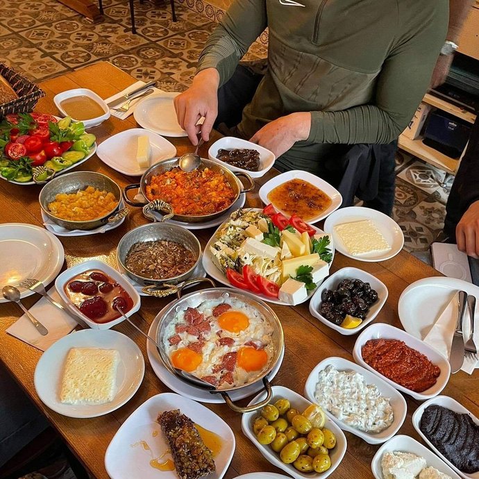 Kahvaltı denilince aklınıza gelen ilk üç şey nedir?