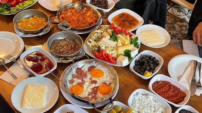 Kahvaltı denilince aklınıza gelen ilk üç şey nedir?
