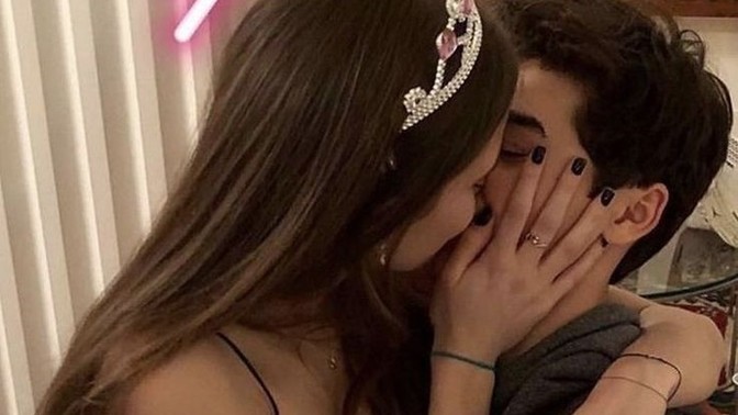 Öpüşmenin olmadığı ilişkini yürütebilir misin?
