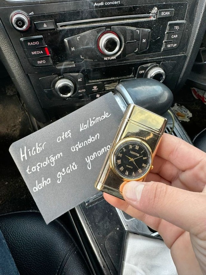 Hiç hediye almayan sevgiliden olur mu?