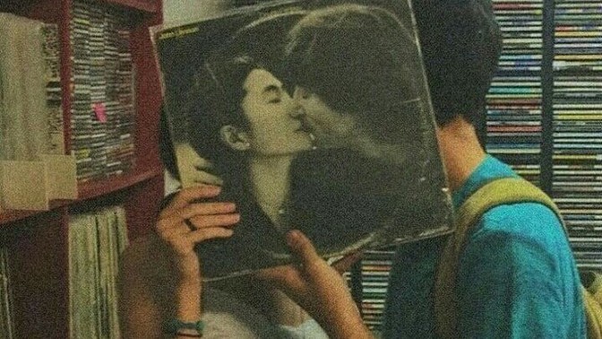 Tüm romantik ve tutkulu anlara yakışan parçaları var dediğin o müzik grubu veya şarkıcı kim?