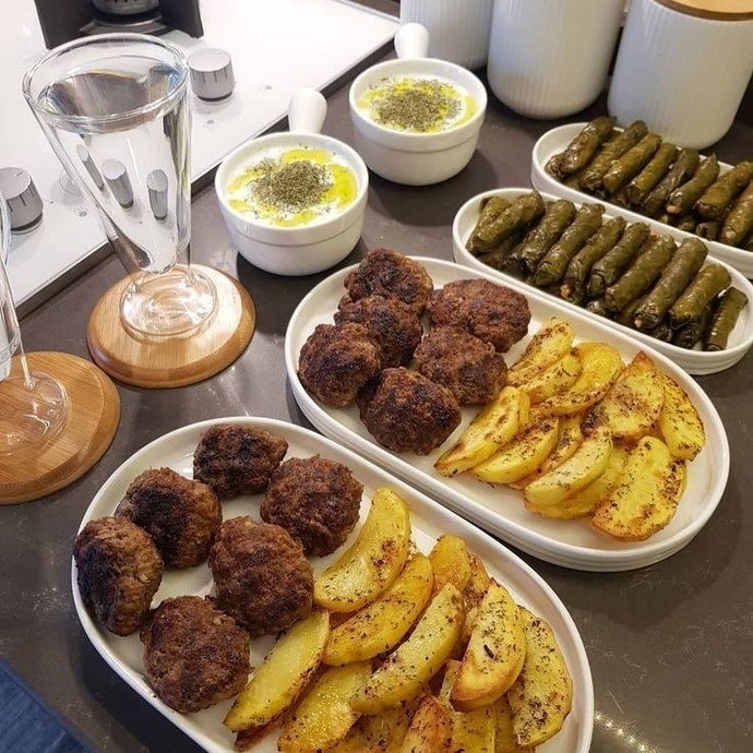 Köfte patatesin yanına olmazsa olmaz dediğiniz neler var?