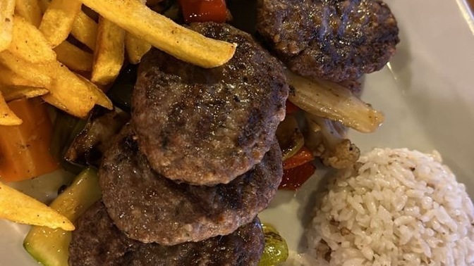 Köftenin en güzel yancısı pilav mıdır, patates midir?