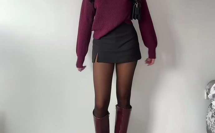 Kızlar böyle mini giyince eğilmek zor değil mi?