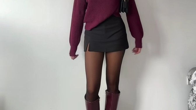 Kızlar böyle mini giyince eğilmek zor değil mi?