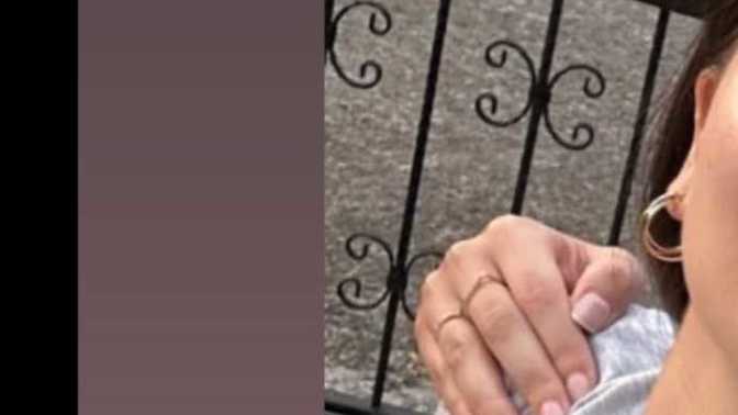 Bu kız evli midir sizce ne yüzüğü bu?