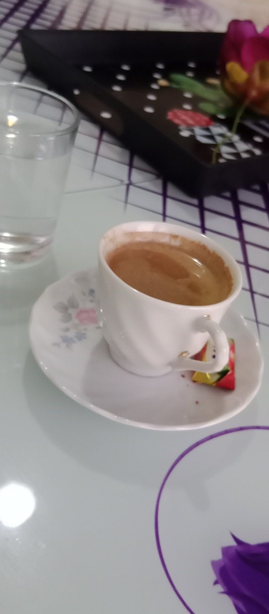 Kahvem şekersiz oldu yine de içer misiniz?