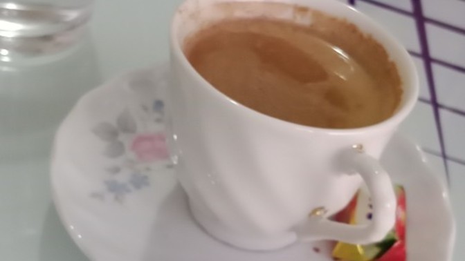 Kahvem şekersiz oldu yine de içer misiniz?