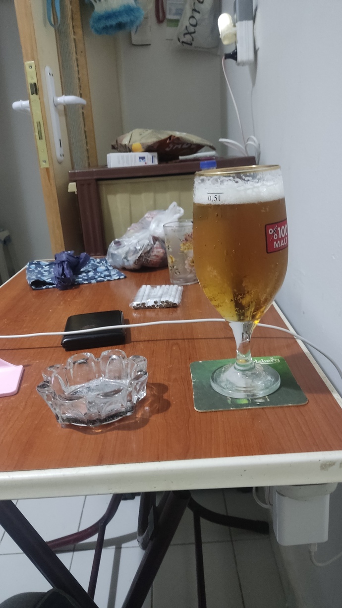Kahve içiyorum kendime siz ne yapıyorsunuz?