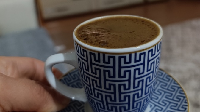 Kahve içiyorum kendime siz ne yapıyorsunuz?
