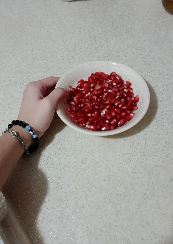 Nar ayıklıyorum size nar ayıklasam yer miydiniz?