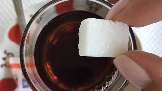 Çayı şekerli mi içersin, şekersiz mi?