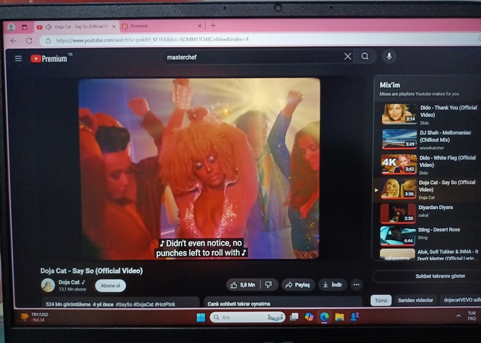 Şu an ne dinliyorsunuz veya yapıyorsunuz?