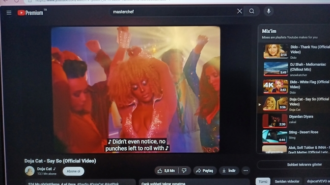 Şu an ne dinliyorsunuz veya yapıyorsunuz?