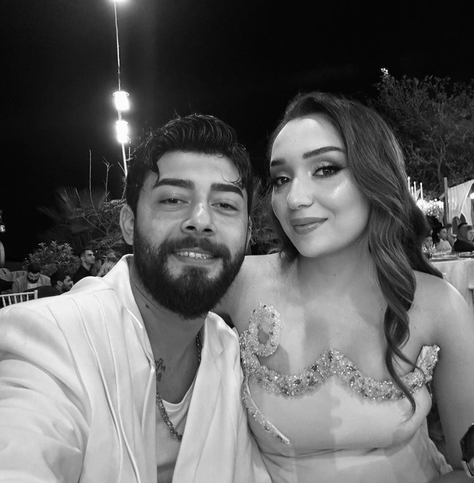 Kuzeni ile evlenen şarkıcı?
