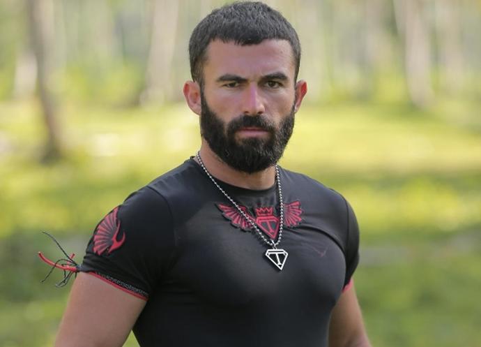 1975, 1987, 1999 ve 2010 doğumlu olup da şeref yoksunu narsist Temmuz yengeci tanımayan var mı?