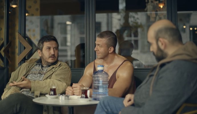 Tipsiz bir erkek vücut yaparak yakışıklı görünebilir mi?