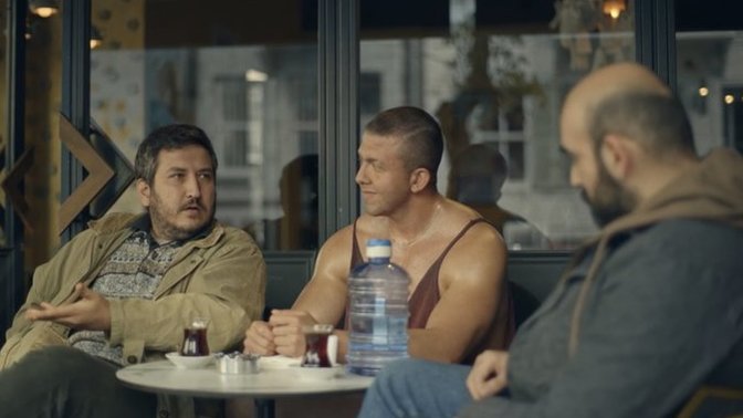 Tipsiz bir erkek vücut yaparak yakışıklı görünebilir mi?