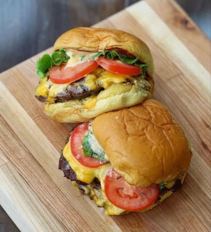 Hamburgerin içinde sana göre hangi malzemeler bulunmalıdır?