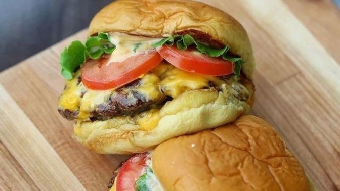 Hamburgerin içinde sana göre hangi malzemeler bulunmalıdır?