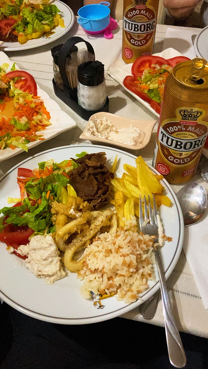 Siteden kiminle akşam yemeği yemek istersiniz 🤔😋?
