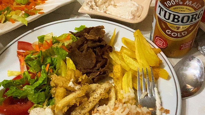 Siteden kiminle akşam yemeği yemek istersiniz 🤔😋?
