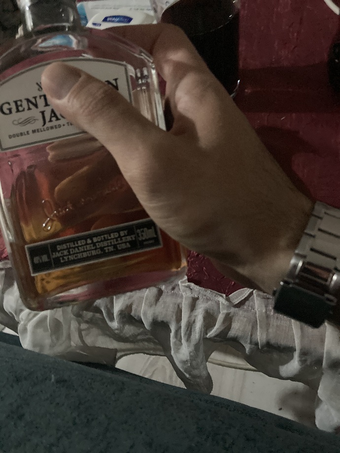 Muhafazakar takılan kız alkol içen birine bakabilir mi?