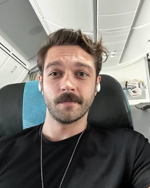 Furkan Andıç sizce çok mu yakışıklı?