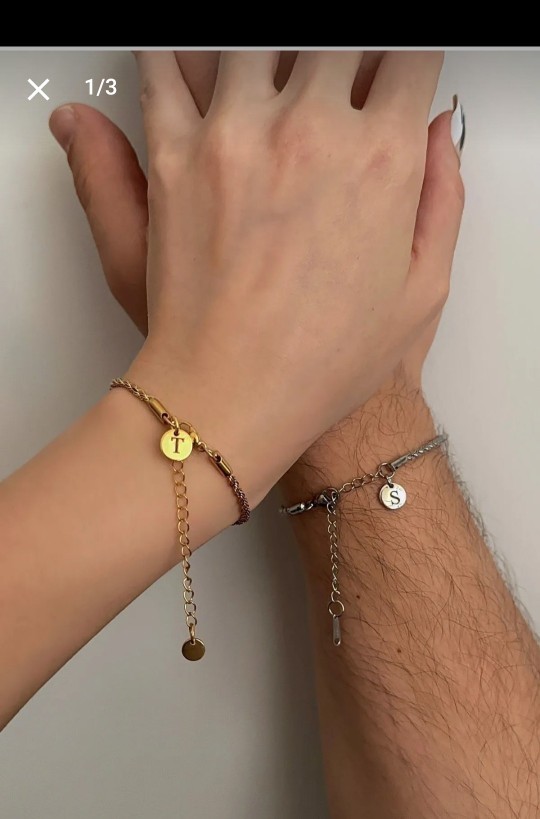 Sevgili bilekliği takmak saçma mı?